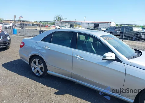 2010 Mercedes-Benz E 350 4Matic z USA, uszkodzony, nr VIN WDDHF8HB9AA248660